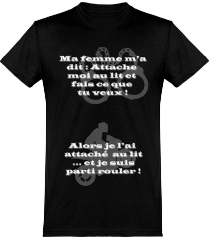 T-shirt homme attaché au lit